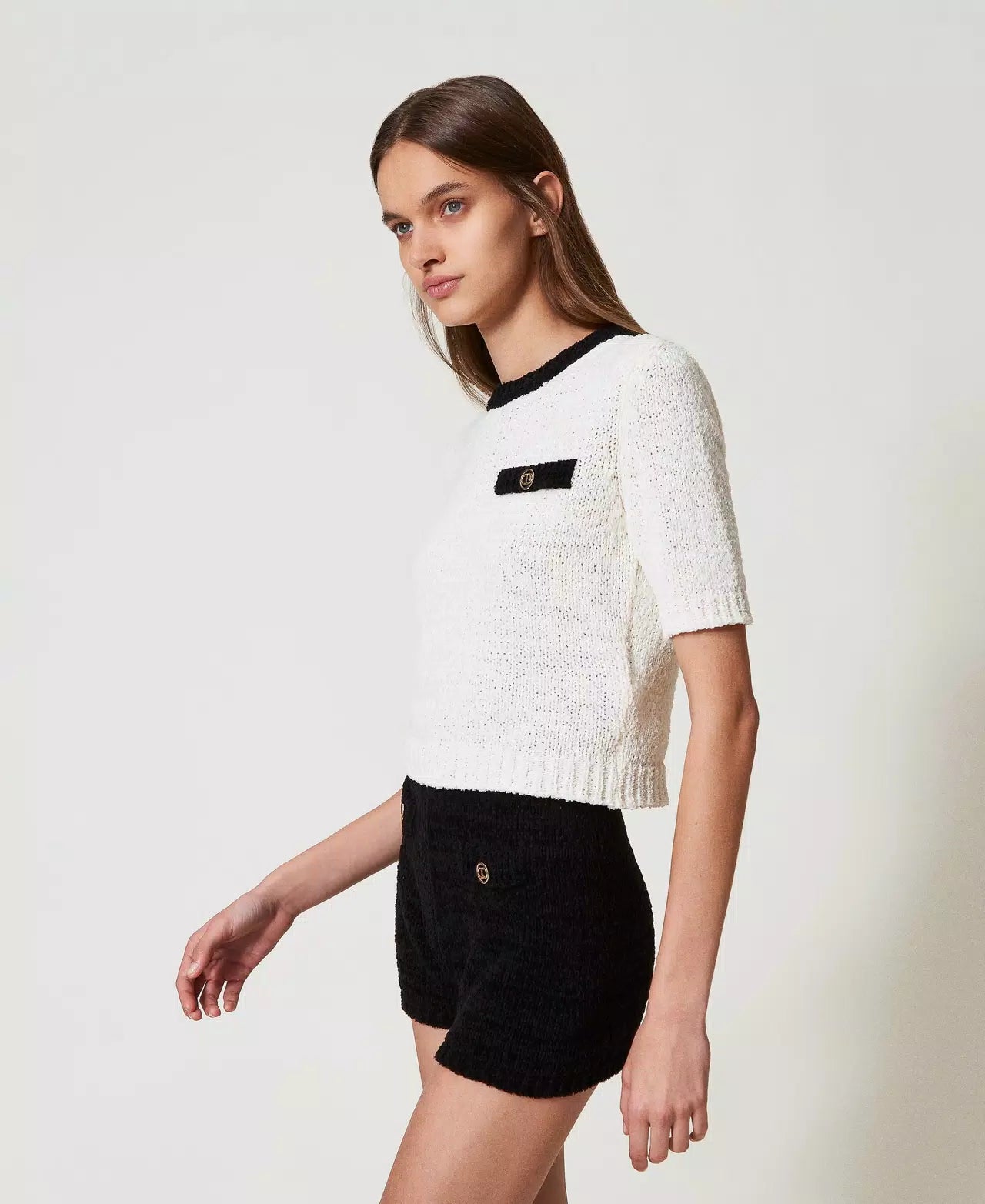 Cropped Jumper with Oval T Button - Bicolour "Snow" White / Black