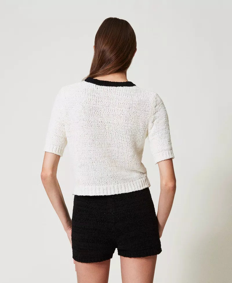Cropped Jumper with Oval T Button - Bicolour "Snow" White / Black