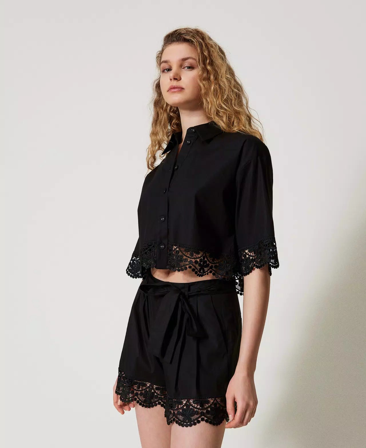Cropped Poplin Shirt with Lace - Black