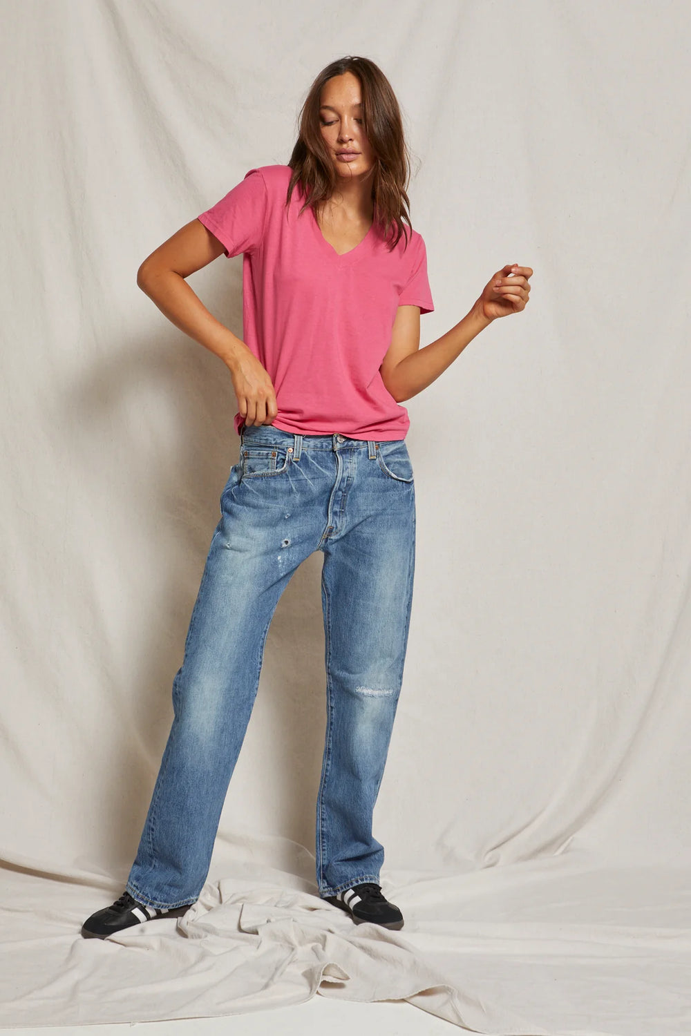The Hendrix Lightweight Cotton Boxy V-Neck Tee - Peony