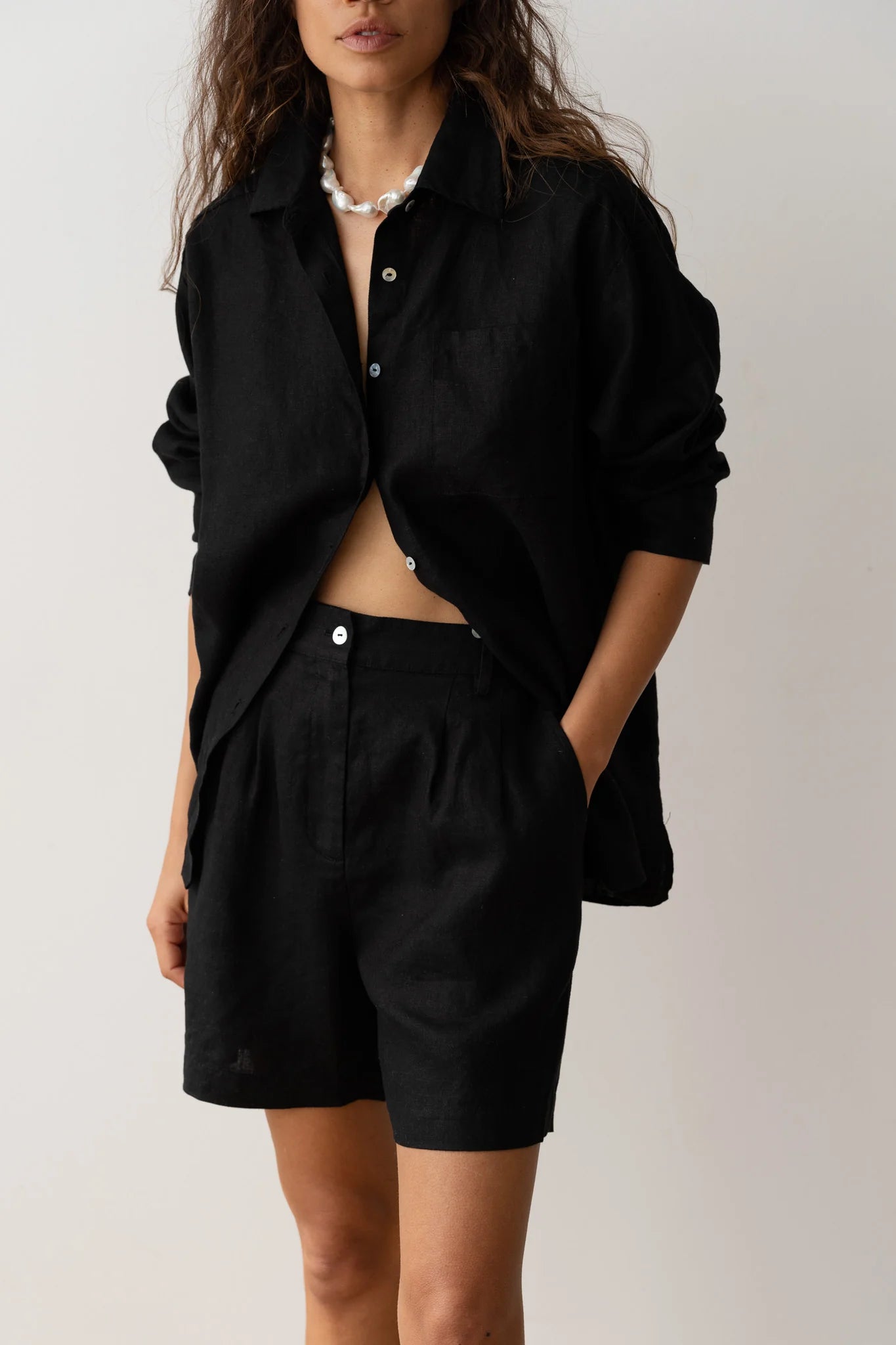 The Linen Pleated Short - Jet