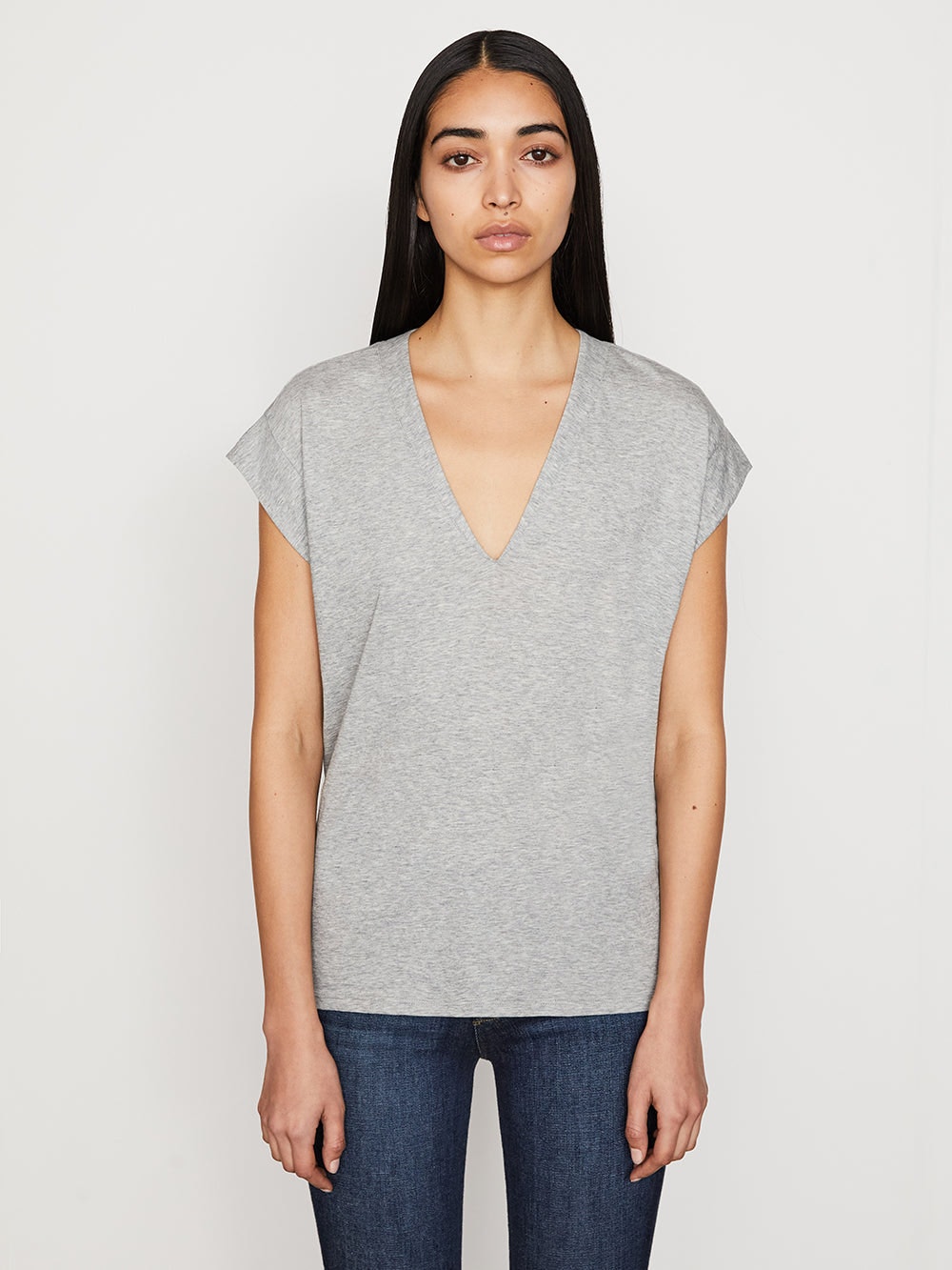 Le Mid Rise V Neck Tee - Heather Grey