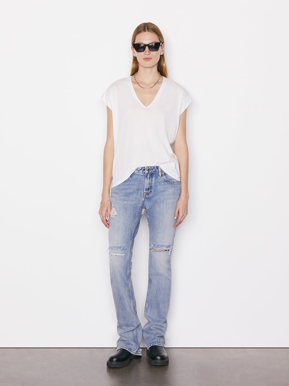 Le Mid Rise V Neck Tee - Blanc