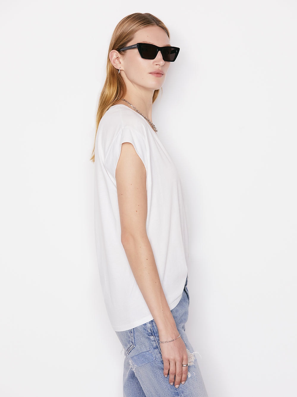 Le Mid Rise V Neck Tee - Blanc