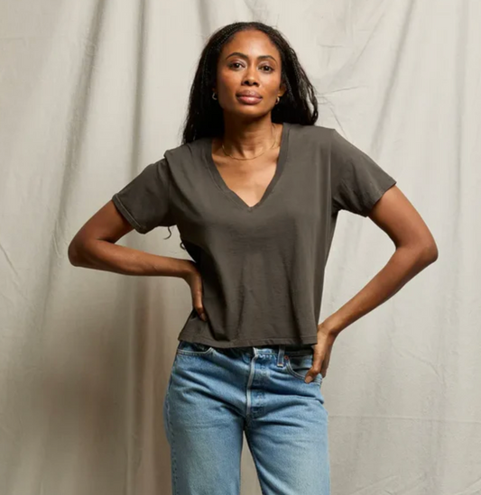 Beckett Crispy Cotton V-Neck Tee - Vintage Black