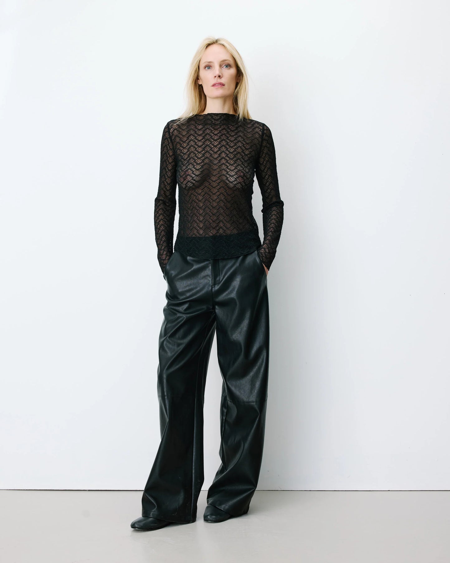 Aube Long-Sleeve Lace Top - Black