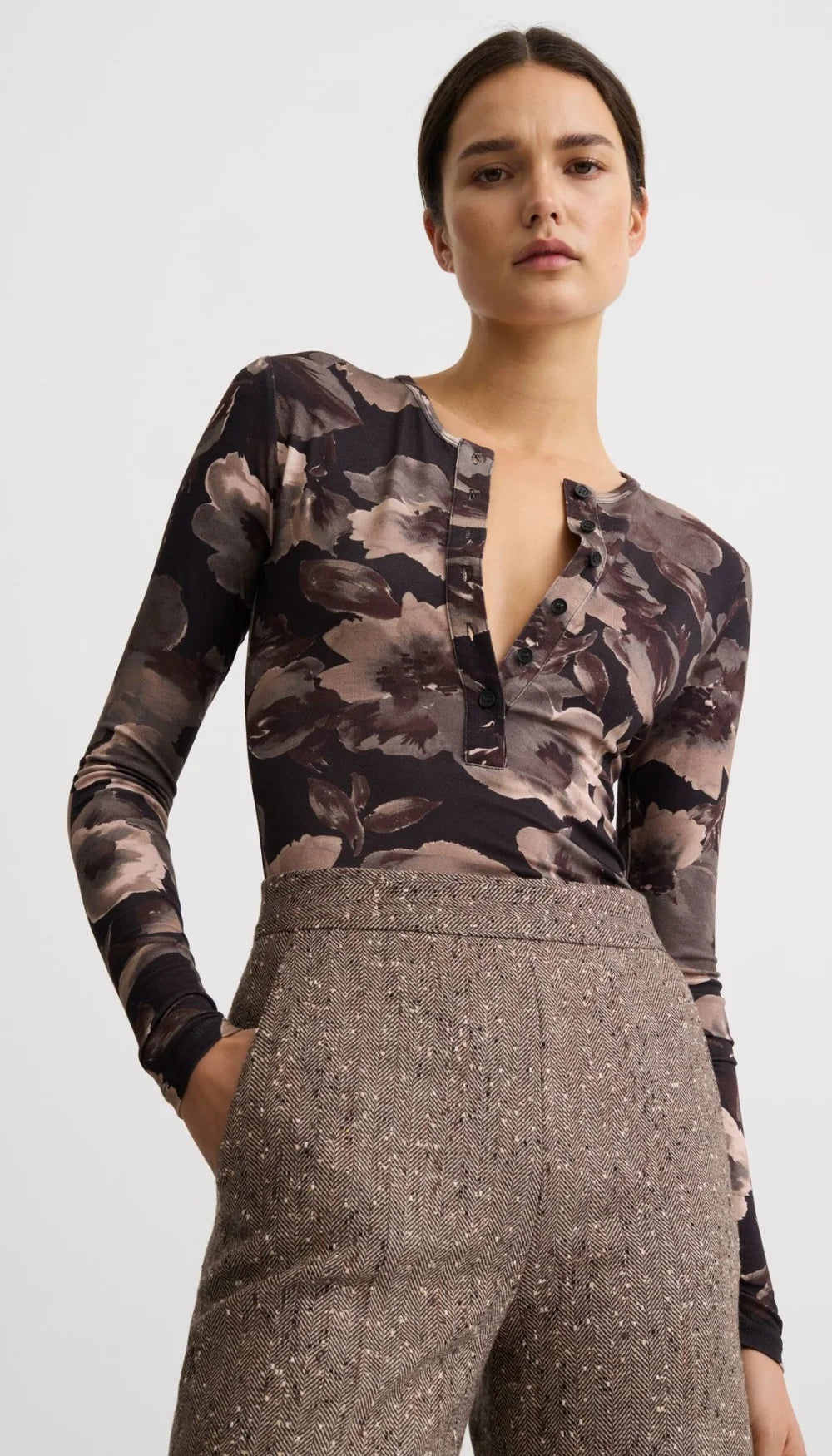Scrunch Sleeve Henley Tee - Carbon Floral