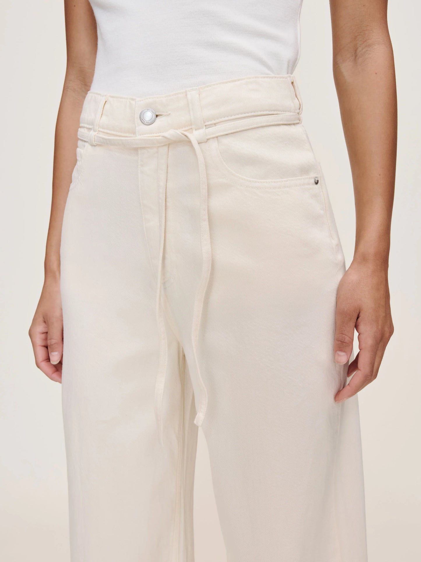Casie Relaxed Wide Leg Mid Rise 31" Jeans - Crema