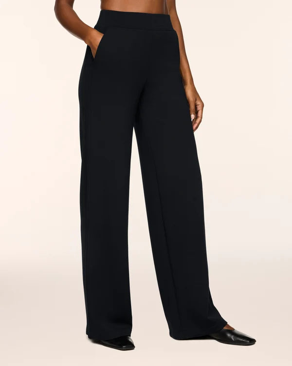 AirEssentials® Pintuck Wide Leg Pant - Very Black