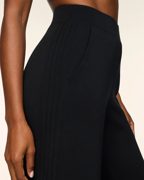 AirEssentials® Pintuck Wide Leg Pant - Very Black