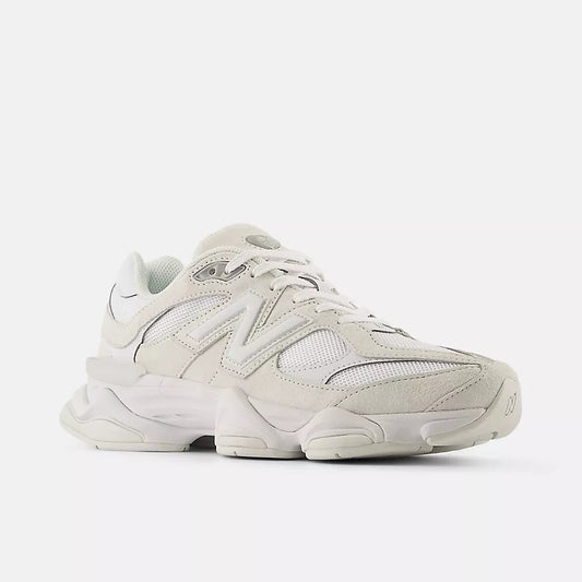 U906027Z - Reflection with White