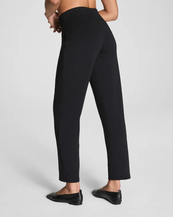 AirEssentials® Slim Straight Pant - Very Black
