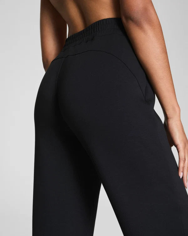 AirEssentials® Slim Straight Pant - Very Black