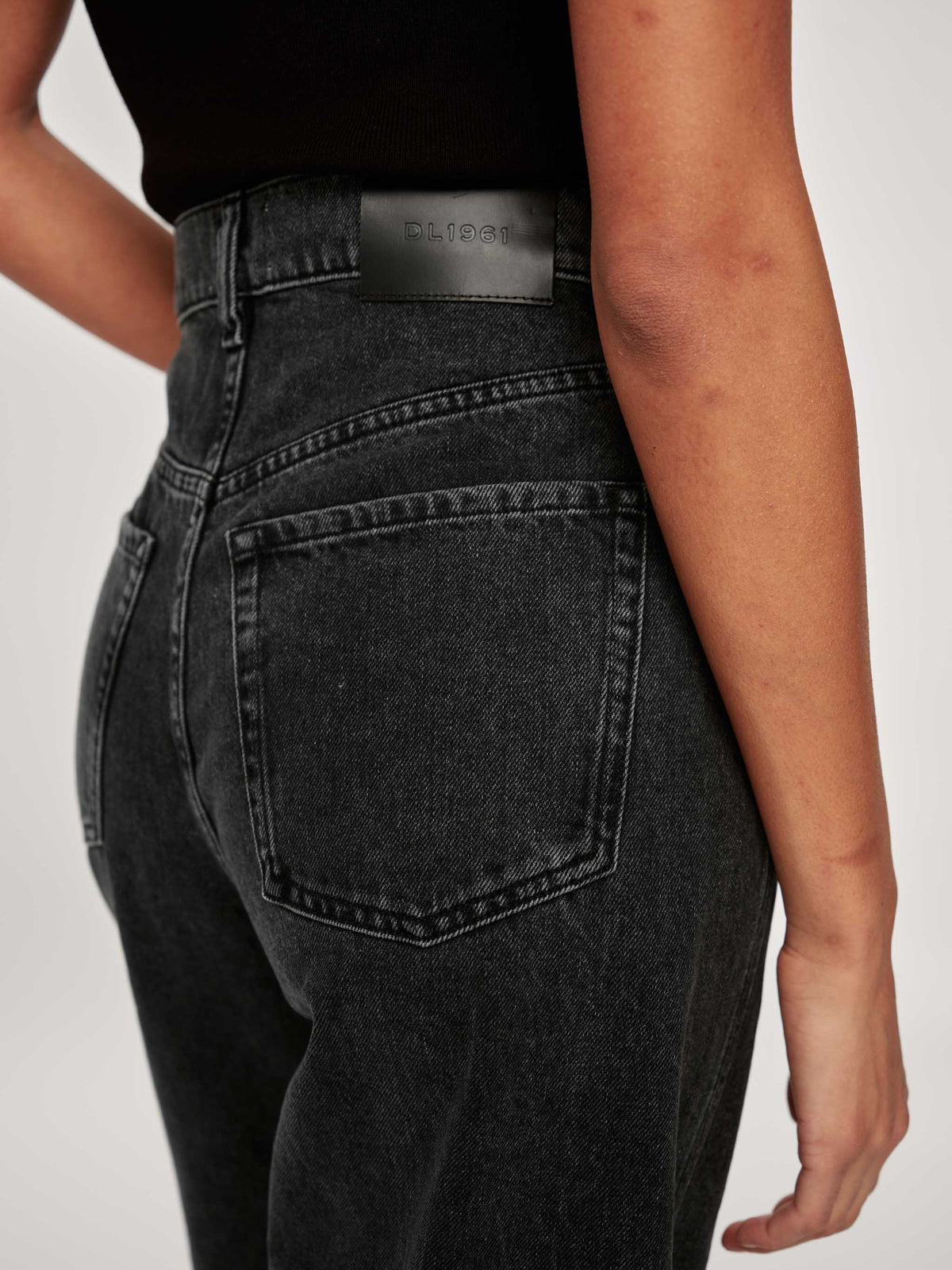 Taylor Relaxed Barrel Ultra High Rise 31" Jeans - Nightshade