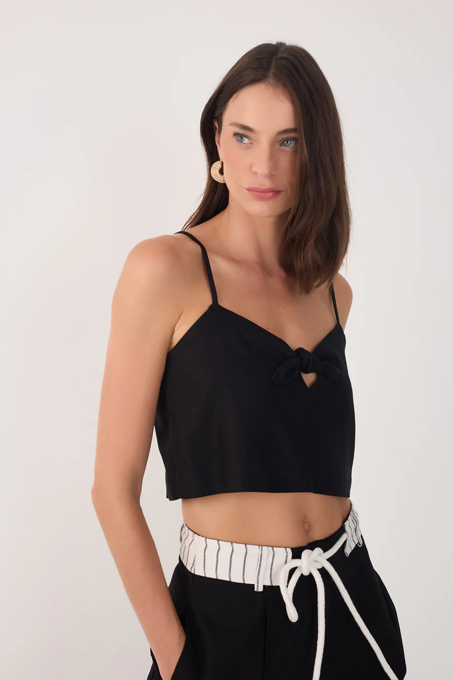 Front Knot Sleeveless Blouse - Black
