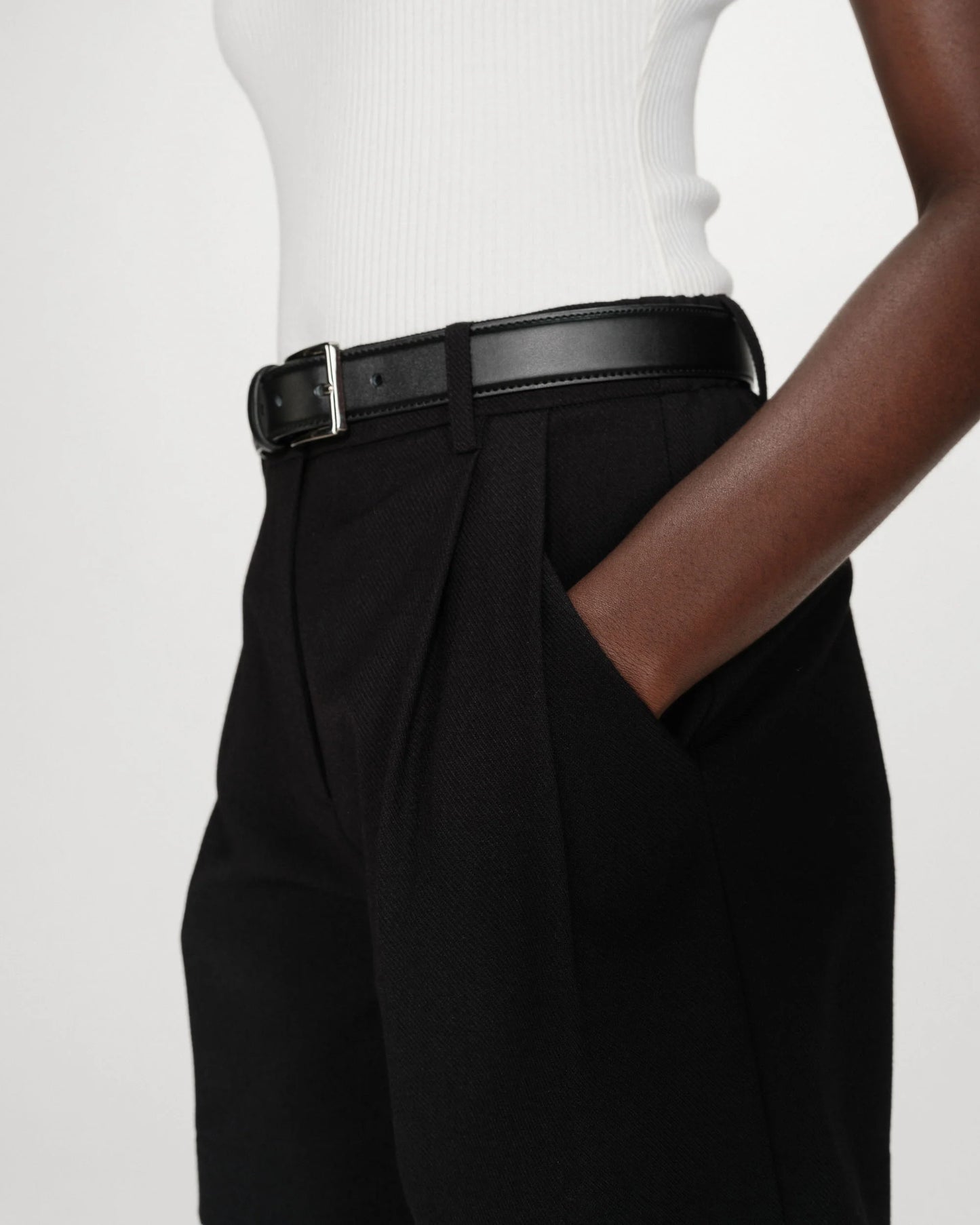 Vite Pleated Straight Shorts - Noir