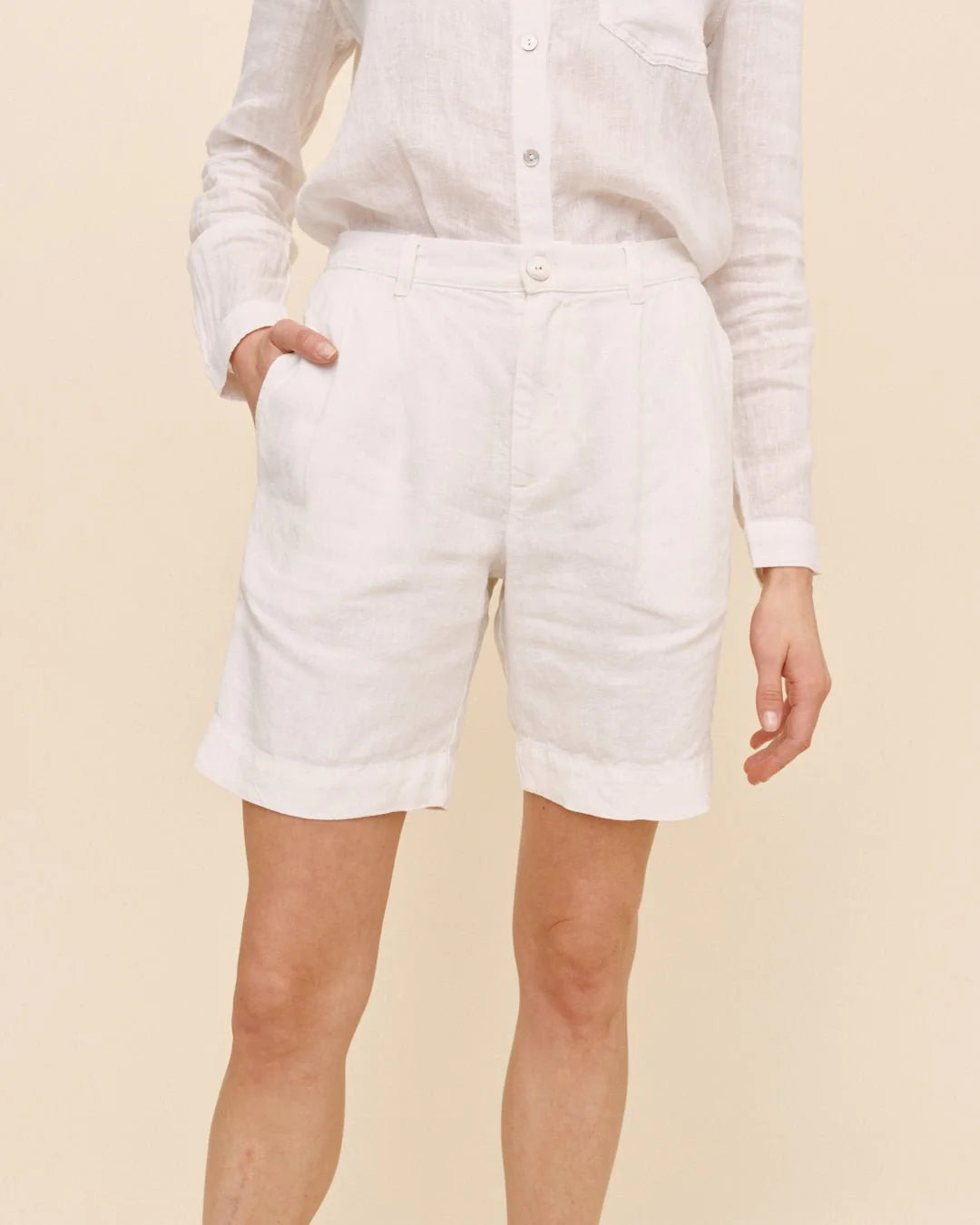 Pleated Bermuda - White