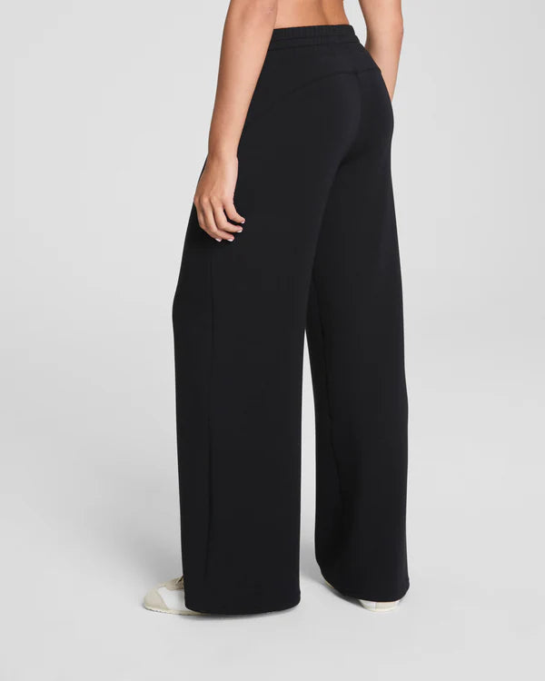 AirEssentials® Wide Leg Pant - Very Black