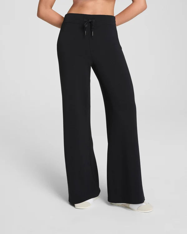AirEssentials® Wide Leg Pant - Very Black